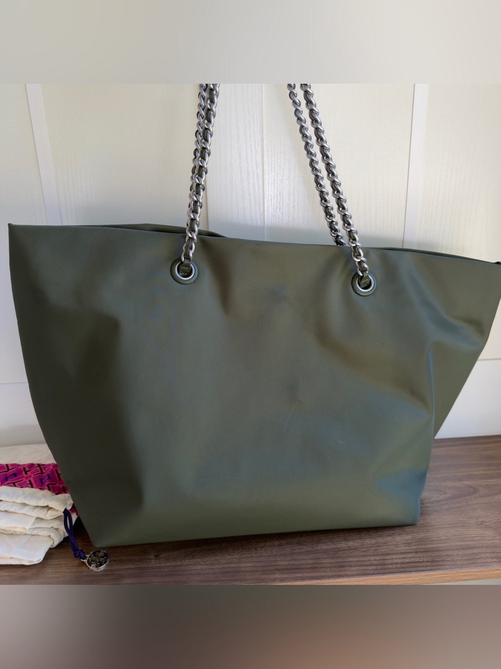 Tory Burch Ella Chain
Tote Olive - Picture 9 of 10